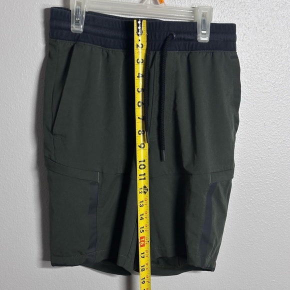 Under Armour Men Dark Green Athletic Fitted Running shorts size S - Picture 4 of 9